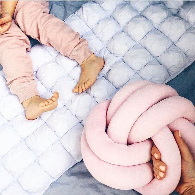 SOFT KNOT BALL DECORATION PILLOW